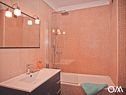 La maison de vacances du surfcamp familial, salle de bains avec baignoire et douche