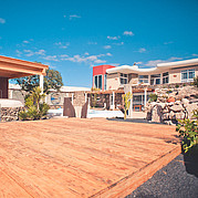 Surf Villa Fuerteventura, podium de yoga