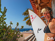 Grande terrasse commune sur le toit avec vue fantastique sur la mer