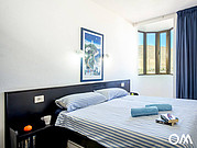 Chambre à coucher avec lit double