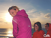 après le surf sur la terrasse du toit du surfcamp