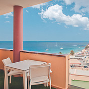 Appartement familial, balcon avec vue sur la mer