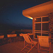 Surf Villa La Pared, le soir au coin du feu