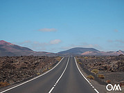 Route isolée avec des cendres volcaniques Route isolée avec des cendres volcaniques